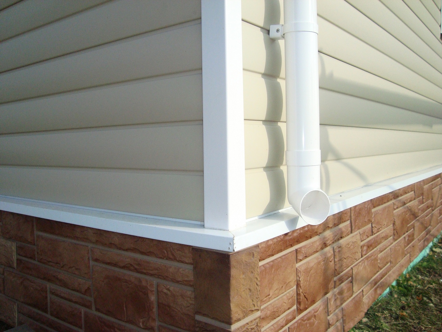 Водосточные системы Деке желоба и трубы Docke для крыши площадью 250м2